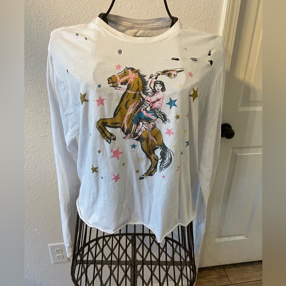 Fun and holely white long sleeve tee. - Picture 2 of 4